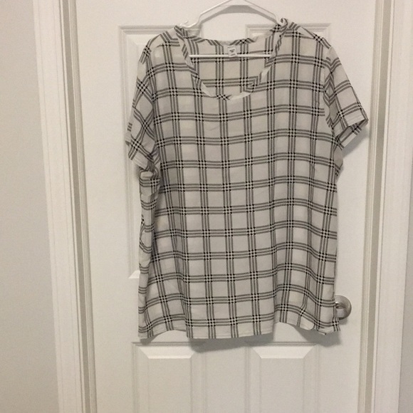 Old Navy Tops - Black and white patterned shirt